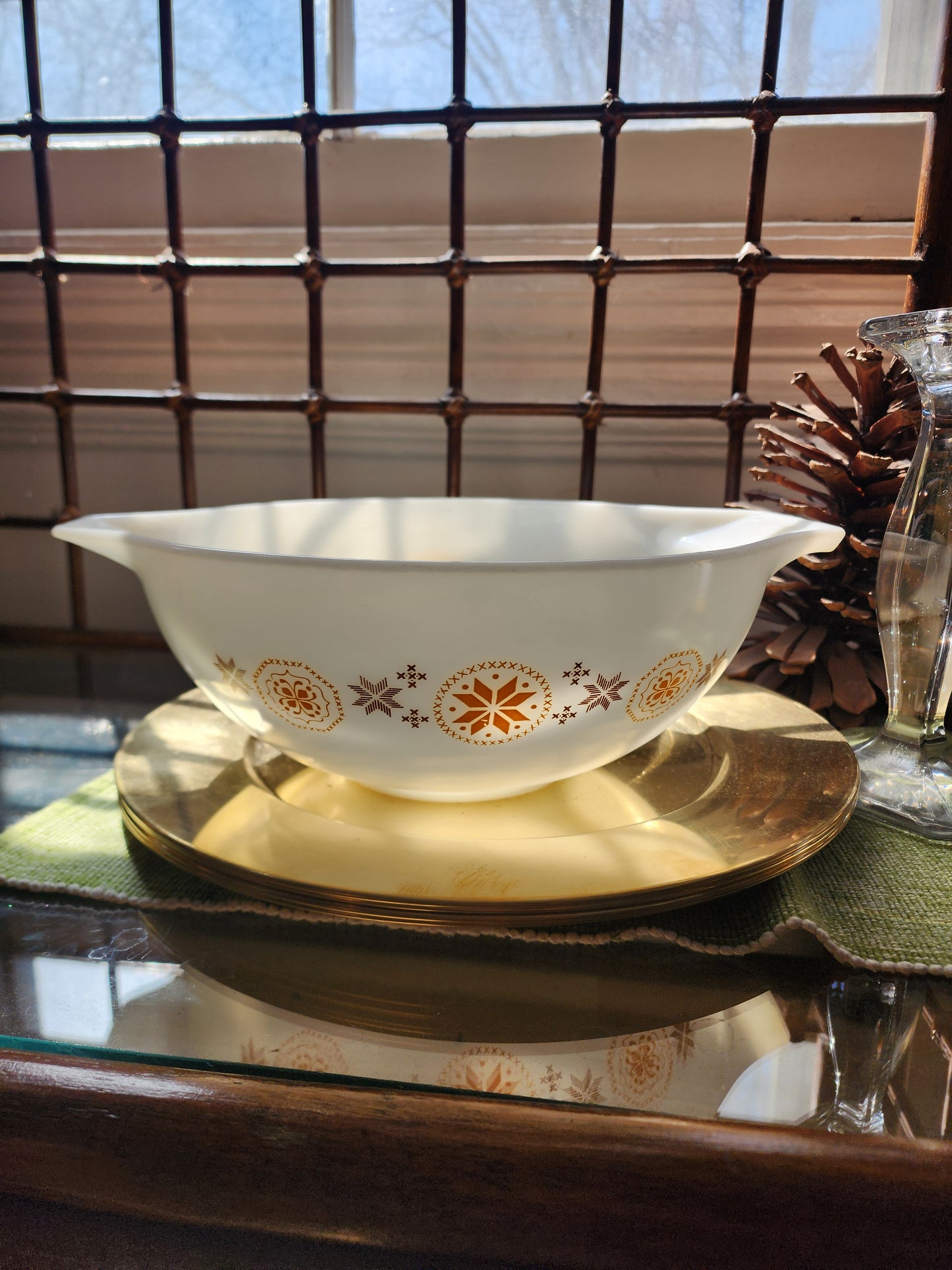 1960's Pyrex Town and Country Cinderella Bowl (444)
4 QT