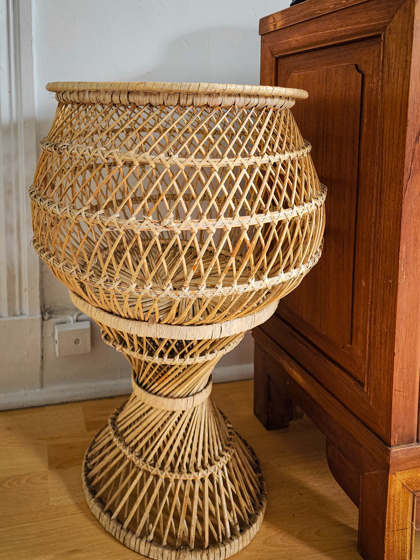 1970s Vintage Rattan Peacock-style Plant stand